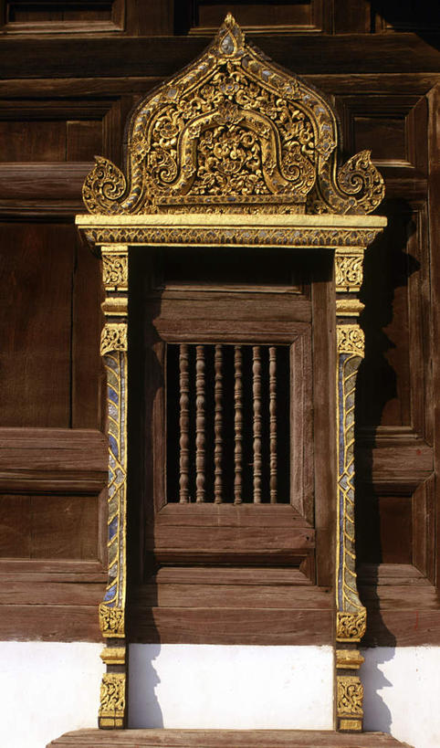 无人,寺庙,竖图,室外,特写,白天,正面,旅游,度假,门,标志建筑,地标,建筑,泰国,亚洲,阴影,节日,光线,影子,文化,娱乐,建设,阳光,门框,庙宇,祈祷,享受,休闲,健康,金色,旅游胜地,放松,许愿,宗教,东南亚,佛教,信仰,纪念,祈求,富贵,忠诚,泰王国,清迈府,富丽,释教,名誉,荣华,清迈省,平安,彩图,庙,寺