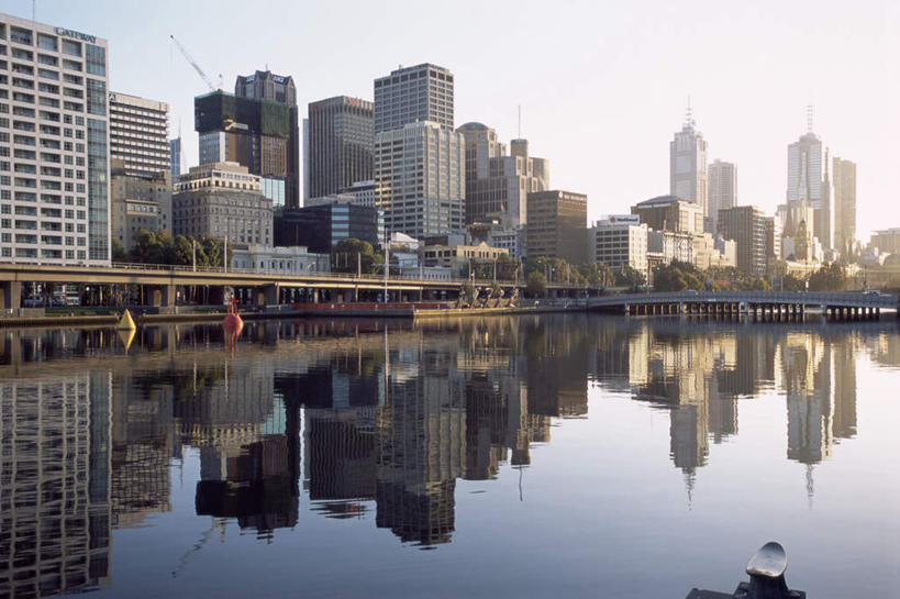 无人,高楼大厦,横图,室外,白天,正面,度假,海浪,海洋,美景,城市风光,标志建筑,城市,大厦,地标,建筑,摩天大楼,澳大利亚,阴影,光线,影子,景观,浪花,云,云朵,云彩,娱乐,建设,蓝色,白云,蓝天,天空,阳光,海水,天,享受,休闲,景色,放松,晴朗,大洋洲,澳洲,海景,墨尔本,南方大陆,首府,澳大利亚联邦,维多利亚,维多利亚州,新金山,大海,风浪,海,海水的波动,近岸浪,涌浪,晴空,彩图,大楼,高层建筑,高楼,摩天楼