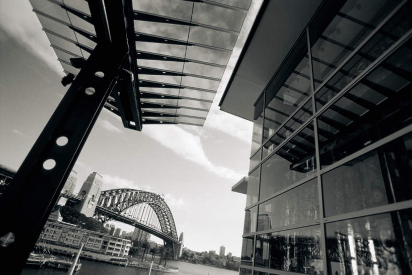 无人,家,横图,黑白,室外,白天,仰视,度假,美景,城市风光,城市,大桥,立交桥,桥梁,澳大利亚,阴影,光线,影子,房屋,屋子,景观,云,云朵,高架,斜拉桥,桥,云彩,娱乐,楼房,住宅,蓝色,白云,蓝天,天空,阳光,天,享受,休闲,景色,放松,晴朗,大洋洲,悉尼,澳洲,悉尼大桥,海港大桥,悉尼海港大桥,南方大陆,澳大利亚联邦,晴空,低角度拍摄,房子