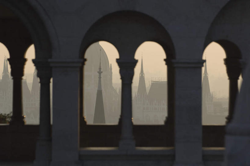 无人,高楼大厦,横图,室外,白天,正面,旅游,度假,标志建筑,大厦,地标,建筑,摩天大楼,欧洲,匈牙利,许多,阴影,光线,影子,柱子,拱门,很多,娱乐,建设,阳光,楼宇,享受,休闲,旅游胜地,放松,中欧,匈牙利共和国,彩图,大楼,高层建筑,高楼,摩天楼