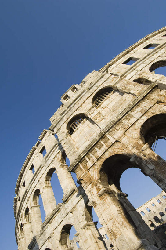 无人,体育馆,运动场,竖图,室外,白天,仰视,旅游,度假,标志建筑,地标,建筑,欧洲,克罗地亚,阴影,光线,影子,历史,娱乐,建设,体育场,古代,蓝色,蓝天,天空,阳光,天,享受,休闲,旅游胜地,放松,晴朗,万里无云,运动馆,克罗地亚共和国,古远,伊斯特利亚省,晴空,晴空万里,彩图,低角度拍摄