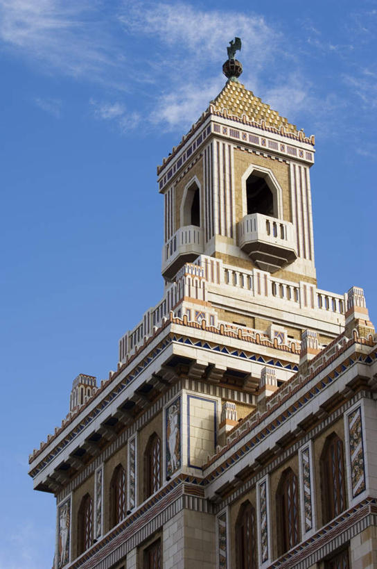 无人,家,栏杆,露台,竖图,室外,白天,仰视,旅游,度假,美景,窗户,落地窗,阳台,标志建筑,地标,建筑,阴影,光线,影子,房屋,屋子,景观,云,云朵,围栏,云彩,娱乐,建设,护栏,楼房,玻璃窗,住宅,蓝色,白云,蓝天,天空,阳光,自然,天,享受,休闲,旅游胜地,景色,放松,晴朗,自然风光,美洲,亚美利加洲,加勒比,加勒比国家联盟,晴空,彩图,低角度拍摄,房子,露天阳台