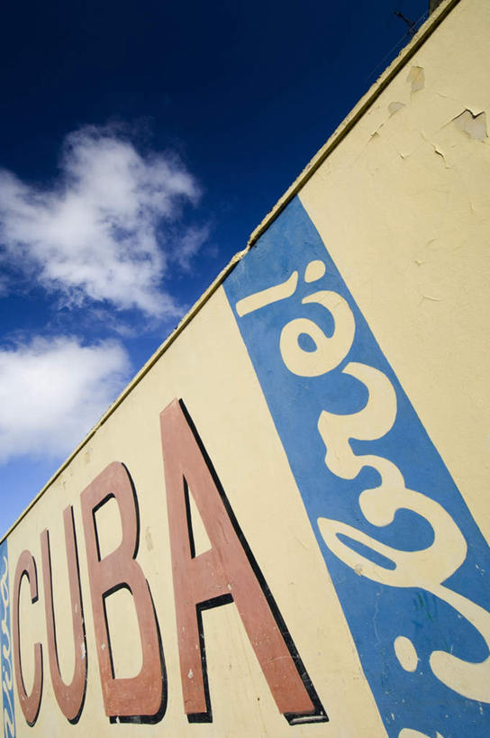 无人,竖图,室外,白天,正面,旅游,度假,美景,古巴,一排,许多,阴影,整齐,光线,英文,标志,文字,影子,字符,字母,景观,云,云朵,很多,云彩,娱乐,标识,排列,蓝色,白云,蓝天,天空,阳光,自然,天,享受,休闲,景色,放松,晴朗,英文字母,北美,北美洲,队列,自然风光,美洲,北亚美利加洲,亚美利加洲,古巴共和国,晴空,彩图