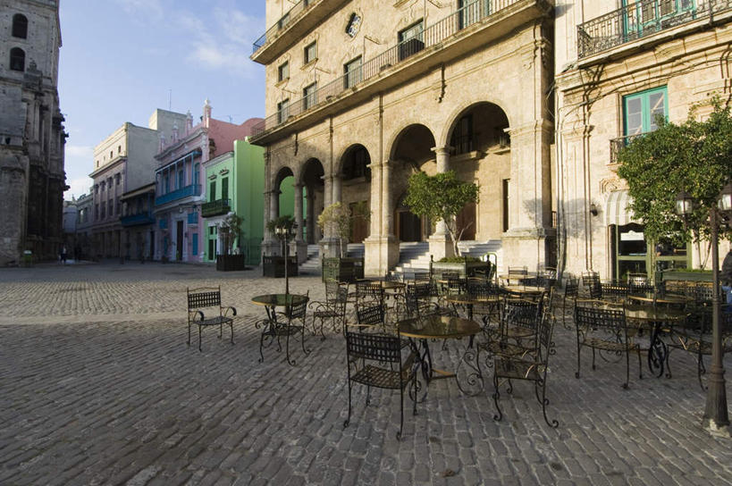 无人,家,横图,室外,白天,正面,度假,美景,树林,植物,餐桌,桌子,城市风光,城市,椅子,古巴,许多,阴影,光线,影子,房屋,木椅,屋子,景观,云,云朵,很多,凌乱,云彩,娱乐,楼房,住宅,树,树木,蓝色,绿色,白云,蓝天,天空,阳光,自然,天,享受,休闲,景色,放松,生长,晴朗,成长,餐台,混乱,北美,北美洲,美洲,北亚美利加洲,亚美利加洲,古巴共和国,纷乱,缭乱,庞杂,晴空,彩图,房子