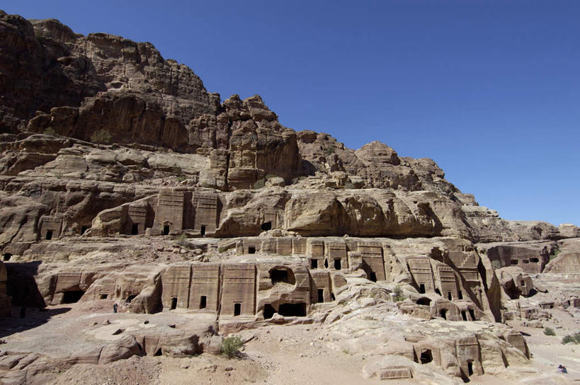 无人,横图,室外,白天,正面,旅游,度假,安全,石头,名胜古迹,山,山脉,标志建筑,地标,建筑,约旦,亚洲,阴影,遗迹,平静,光线,石子,影子,山峰,古城,山峦,古迹,文物,娱乐,建设,古建筑,蓝色,蓝天,阳光,群山,享受,休闲,旅游胜地,放松,洞穴,宁静,西亚,奇特,和平,安详,古文明,佩特拉,太平,安适,佩特拉城,佩特拉古城,佩特拉遗址,约旦哈希姆王国,安好,洞窟,独特,窟窿,宁靖,奇异,石块,岩石,彩图