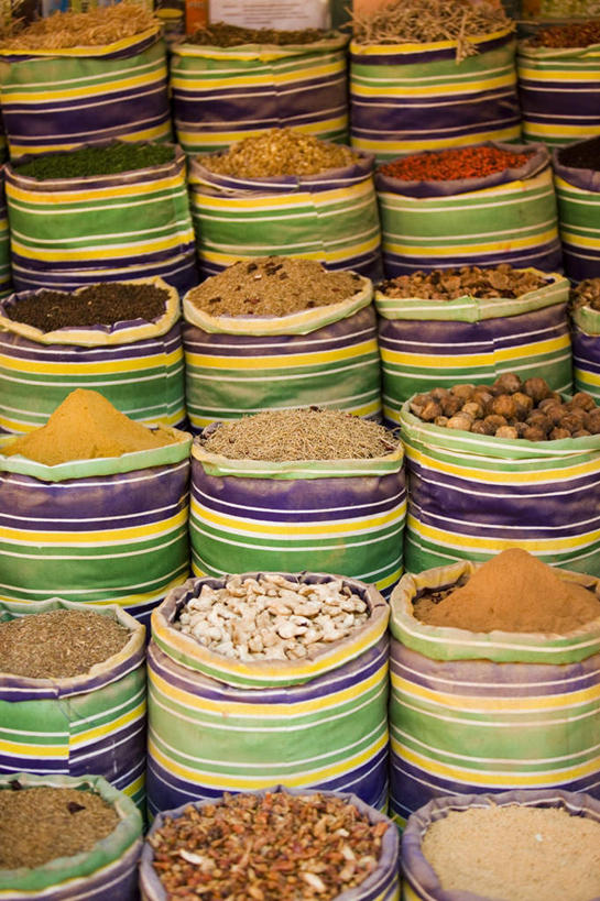 无人,竖图,俯视,彩色,室外,白天,旅游,度假,城市,袋子,非洲,埃及,开罗,一排,许多,阴影,整齐,光线,影子,调味,香料,佐料,首都,麻袋,娱乐,货摊,排列,阳光,容器,享受,休闲,健康,放松,储藏,五颜六色,色彩斑斓,配料,古埃及,储存,队列,销售,五彩缤纷,贩卖,北非,首府,阿拉伯埃及共和国,金字塔之国,棉花之国,作料,五彩斑斓,阿非利加洲,开罗省,安康,康健,五光十色,彩图,高角度拍摄,贮存