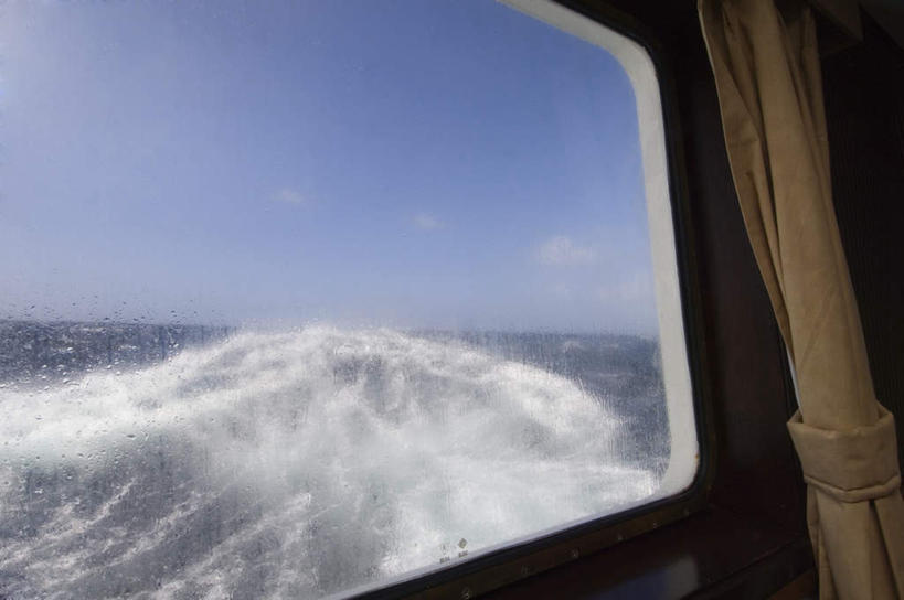 无人,横图,室外,白天,正面,旅游,度假,海浪,海洋,美景,窗户,窗帘,美国,阴影,光线,影子,景观,浪花,娱乐,玻璃窗,蓝色,蓝天,天空,阳光,自然,海水,天,享受,休闲,景色,放松,晴朗,北美,北美洲,自然风光,美洲,海景,威斯康辛州,万里无云,北亚美利加洲,亚美利加洲,威斯康星,威斯康星州,威斯康辛,权皮之州,獾穴之州,美洲獾之州,獾州,奶制品之州,大海,风浪,海,海水的波动,近岸浪,涌浪,晴空,晴空万里,彩图