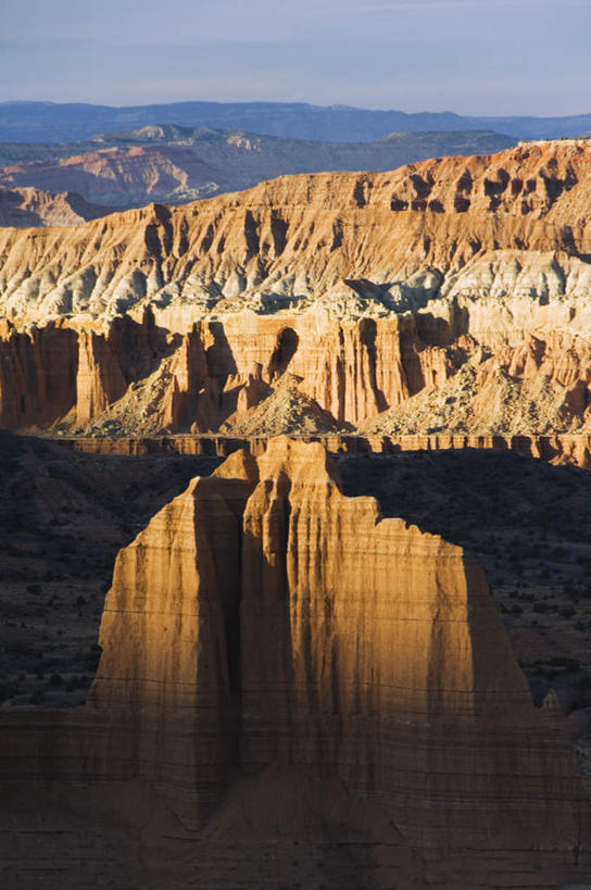 无人,竖图,室外,白天,正面,旅游,度假,荒凉,美景,山,山脉,美国,阴影,光线,影子,景观,山峰,云,云朵,荒漠,山峦,云彩,娱乐,蓝色,白云,蓝天,天空,阳光,自然,群山,天,享受,休闲,景色,放松,晴朗,连绵,北美,北美洲,犹他州,绵延,自然风光,美洲,北亚美利加洲,亚美利加洲,犹他,蜂窝之州,蜂房州,绵亘,冷落,萧疏,荒芜,晴空,彩图