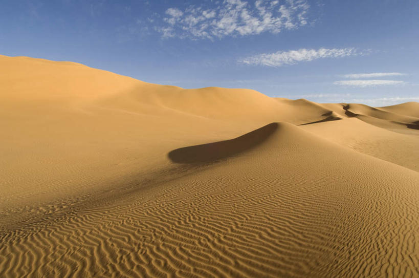 无人,横图,室外,白天,正面,旅游,度假,美景,沙漠,非洲,利比亚,阴影,波纹,光线,影子,景观,云,云朵,涟漪,沙丘,云彩,娱乐,蓝色,白云,蓝天,天空,阳光,自然,波浪,天,享受,休闲,景色,放松,高低,晴朗,凹凸,自然风光,洼地,北非,阿非利加洲,崎岖,撒哈拉沙漠,大漠,砂漠,晴空,彩图