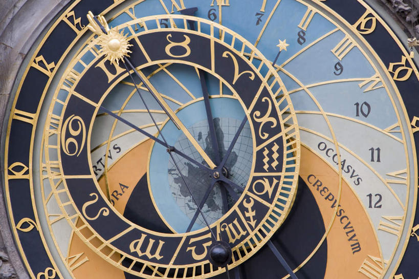 无人,横图,室外,特写,白天,正面,旅游,度假,名胜古迹,标志建筑,地标,建筑,欧洲,捷克,阴影,遗迹,时间,光线,标志,时钟,数字,文字,影子,字符,指针,首都,计时,古迹,文物,娱乐,标识,建设,古建筑,阳光,钟表,享受,休闲,表,旅游胜地,放松,阿拉伯数字,仪表盘,古文明,中欧,捷克共和国,旧城广场,塔钟,布拉格,布拉格旧城广场,布拉格老城广场,布拉格天文钟,布拉格占星时钟,天文钟,钟,彩图