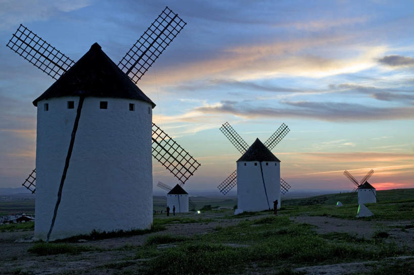 无人,横图,室外,白天,正面,农业,风力发电机,草地,草坪,日出,美景,太阳,植物,风车,照明,西班牙,欧洲,阴影,环保,电力,光线,影子,景观,灯光,朝霞,晨曦,黎明,设备,灯,草,绿色,阳光,自然,灯具,落地灯,发电,机械,景色,工业,能源,照亮,资源,风力机,照明设备,南欧,自然风光,利用,低碳,西班牙王国,卡斯蒂利亚,四座,卡斯蒂利亚.莱昂,风力发电,朝阳,彩图,破晓