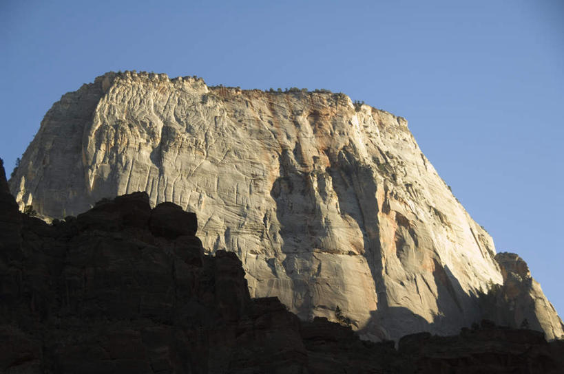 无人,公园,横图,室外,白天,仰视,旅游,度假,石头,美景,沙漠,美国,阴影,堆积,光线,石子,影子,景观,娱乐,蓝色,蓝天,天空,阳光,自然,天,享受,休闲,景色,放松,晴朗,风化,北美,北美洲,犹他州,自然风光,美洲,万里无云,北亚美利加洲,亚美利加洲,犹他,蜂窝之州,蜂房州,锡安国家公园,宰恩国家公园,风蚀,石化,风蚀地貌,岩石层,大漠,砂漠,石块,岩石,晴空,晴空万里,彩图,低角度拍摄