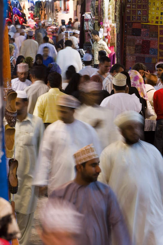 东方人,家,商店,走,竖图,室外,白天,正面,民族服装,购物,旅游,度假,消费,标志建筑,超市,道路,地标,建筑,路,阿曼,亚洲,房屋,屋子,小路,交通,首都,许多人,注视,黄种人,娱乐,建设,楼房,住宅,观察,看,一群人,享受,休闲,旅游胜地,放松,金融,百货,便利店,观看,察看,关注,西亚,选购,贸易,血拼,零售店,阿曼苏丹国,马斯喀特,马斯喀图,马斯卡德,米卡斯,男人,男性,女人,女性,中年男性,中年女性,亚洲人,步行,散步,走路,半身,彩图,传统服装,民俗服,房子,店铺,杂货店,杂货铺