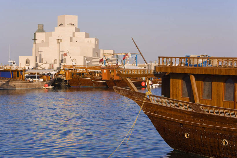 无人,博物馆,家,码头,横图,室外,白天,正面,旅游,度假,海浪,海洋,标志建筑,地标,港口,建筑,船,卡塔尔,亚洲,停靠,阴影,研究,光线,影子,房屋,屋子,浪花,木船,首都,教育,娱乐,建设,楼房,住宅,蓝色,蓝天,天空,阳光,海水,交通工具,天,享受,休闲,旅游胜地,放松,晴朗,展览,舟,停泊,欣赏,载具,西亚,陈列,海景,多哈,万里无云,卡塔尔国,贝达,典藏,大海,风浪,海,海水的波动,近岸浪,涌浪,晴空,晴空万里,彩图,房子,摆渡口,埠头,渡口,渡头,港湾,海港,货运码头,口岸,商港