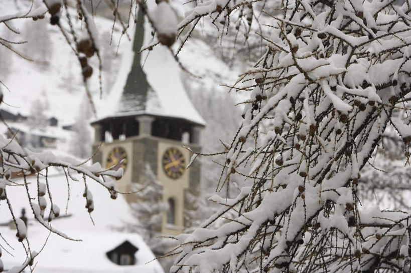 无人,横图,室外,白天,正面,旅游,度假,美景,雪,植物,大雪,瑞士,欧洲,时间,时钟,积雪,景观,雪景,冬季,冬天,枝条,计时,娱乐,树,树木,树枝,自然,钟表,享受,休闲,表,景色,放松,寒冷,自然风光,中欧,严寒,塔钟,瑞士联邦,瓦莱州,虬枝,枝杈,钟,彩图