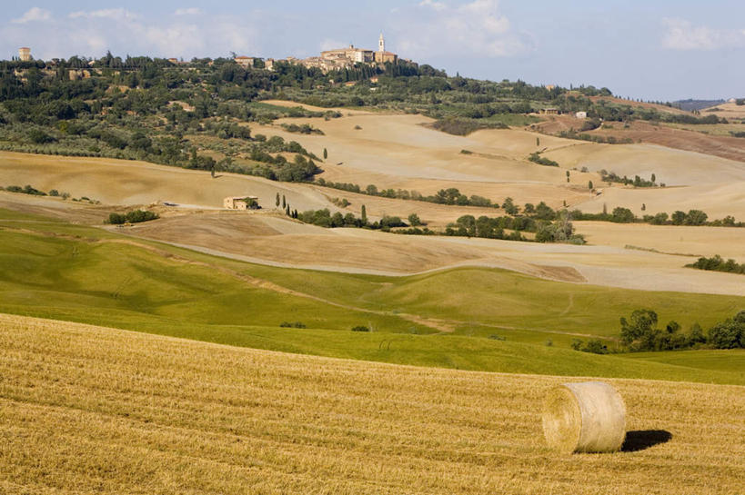 无人,家,农田,横图,室外,白天,正面,旅游,度假,庄稼,梯田,农作物,美景,山,山脉,树林,植物,意大利,欧洲,许多,阴影,曲折,弯曲,平静,光线,影子,房屋,墙,屋顶,屋子,景观,山峰,云,云朵,辽阔,山峦,很多,云彩,顶棚,娱乐,楼房,墙壁,墙面,住宅,树,树木,蓝色,绿色,白云,蓝天,天空,阳光,自然,群山,天,享受,休闲,广阔,景色,安静,放松,蜿蜒,生长,晴朗,成长,宁静,连绵,绵延,托斯卡纳,静谧,南欧,自然风光,维得斯卡,意大利共和国,镇静,冷静,沉静,广大,恬静,安祥,僻静,清静,太平,托斯卡纳大区,绵亘,广漠,晴空,彩图,耕地,庄稼田,房子