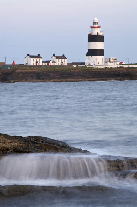 无人,家,竖图,室外,白天,正面,度假,海浪,海洋,美景,瀑布,水,城市风光,城市,道路,爱尔兰,欧洲,阴影,飞溅,朦胧,模糊,溅,光线,信息,液体,影子,房屋,屋子,景观,浪花,水滴,灯塔,交通,方向,娱乐,楼房,住宅,水珠,蓝色,蓝天,天空,阳光,海水,天,享受,休闲,景色,放松,晴朗,引导,指引,西欧,喷洒,海景,万里无云,爱尔兰共和国,航标,伦斯特省,韦克斯福德郡,大海,跌水,风浪,海,海水的波动,近岸浪,涌浪,晴空,晴空万里,彩图,房子,导航