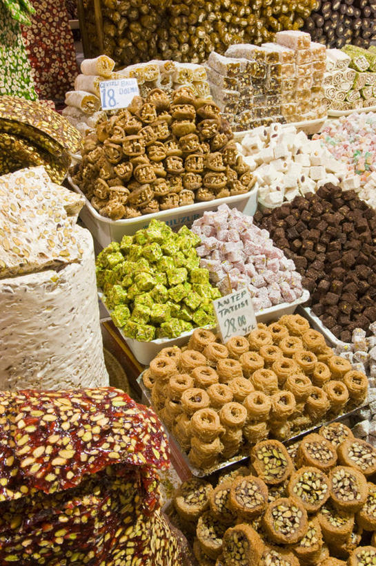 点心,无人,商店,竖图,俯视,室外,特写,白天,购物,旅游,度假,消费,美景,指示牌,土耳其,亚洲,许多,阴影,堆积,诱人,光线,标志,数字,文字,影子,字符,景观,美味,食品,甜点,甜品,首都,很多,娱乐,标识,食物,糕点,阳光,自然,甜食,享受,休闲,景色,放松,金融,百货,阿拉伯数字,迷人,自然风光,聚集,西亚,积累,选购,贸易,伊斯坦布尔,血拼,聚积,沉积,堆集,甘旨,厚味,鲜味,彩图,高角度拍摄,店铺,杂货店,杂货铺,土耳其共和国