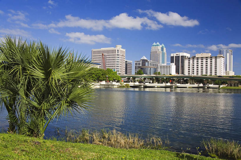 无人,高楼大厦,横图,室外,白天,正面,度假,草地,草坪,湖,湖泊,美景,水,植物,城市风光,城市,大桥,大厦,建筑,立交桥,路灯,摩天大楼,桥梁,照明,瑞士,欧洲,阴影,波纹,光线,影子,湖面,景观,水流,水面,云,云朵,高架,桥,灯光,涟漪,云彩,娱乐,建设,灯,草,树,树木,蓝色,绿色,白云,倒影,蓝天,水纹,天空,阳光,自然,波浪,湖水,天,享受,休闲,景色,放松,生长,晴朗,成长,照亮,倒映,照明设备,中欧,卢塞恩,水晕,瑞士联邦,琉森州,卢塞恩州,反照,琉森,橘子郡,晴空,彩图,大楼,高层建筑,高楼,摩天楼