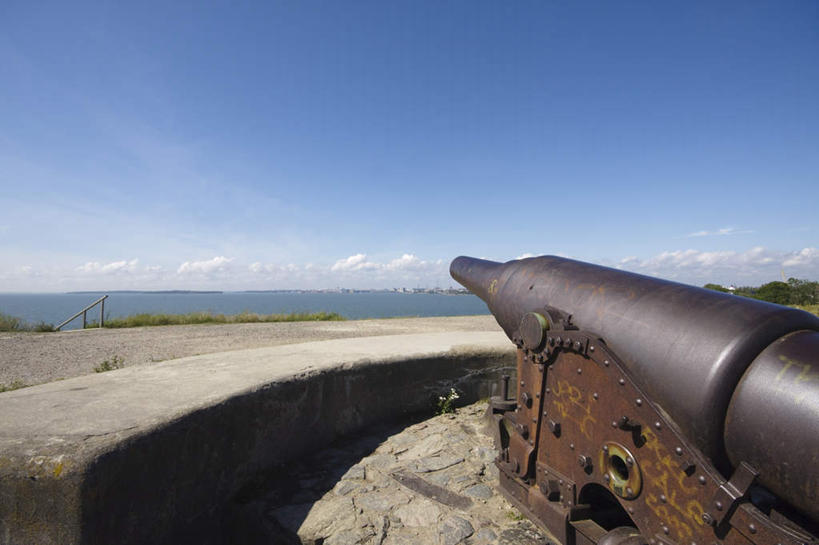 无人,横图,室外,白天,正面,度假,草地,草坪,海浪,海洋,美景,沙滩,植物,城市风光,城市,欧洲,芬兰,阴影,光线,沙子,影子,海岸,景观,浪花,云,云朵,沙地,首都,云彩,娱乐,草,蓝色,绿色,白云,蓝天,天空,阳光,海水,天,享受,休闲,景色,放松,炮台,晴朗,要塞,北欧,海景,芬兰共和国,赫尔辛基,大海,风浪,海,海水的波动,海滩,近岸浪,涌浪,晴空,彩图