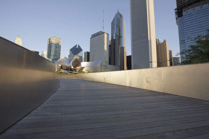 无人,公园,高楼大厦,横图,室外,白天,仰视,度假,美景,城市风光,标志建筑,城市,大厦,道路,地标,建筑,路,摩天大楼,公路,美国,阴影,光线,影子,景观,交通,娱乐,建设,蓝色,蓝天,天空,阳光,天,享受,休闲,景色,放松,北美,北美洲,美洲,伊利诺斯州,芝加哥,格兰特公园,世界屠猪城,巨肩之城,劳动之城,伊利诺伊,伊利诺伊州,伊利诺州,芝加哥市,芝城,林肯之地,北亚美利加洲,亚美利加洲,马路,彩图,低角度拍摄,大楼,高层建筑,高楼,摩天楼