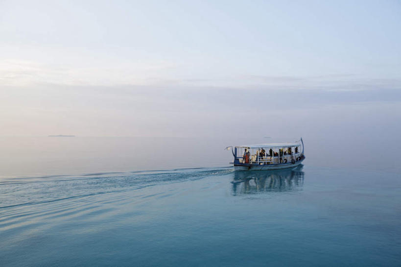 无人,横图,室外,白天,正面,旅游,度假,美景,日落,船,马尔代夫,亚洲,阴影,光线,影子,景观,水平线,晚霞,霞光,落日,辽阔,木船,海平线,娱乐,蓝色,蓝天,天空,阳光,自然,黄昏,交通工具,天,享受,休闲,广阔,景色,彩霞,放松,一望无际,舟,自然风光,载具,南亚,马尔代夫共和国,无边无际,一马平川,夕照,马累岛,夕阳,彩图,水天相接,水天一线,斜阳