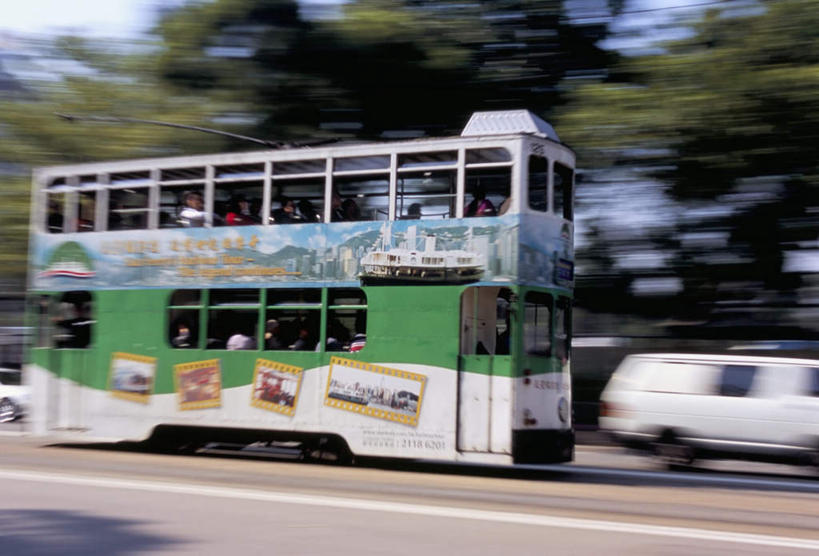 无人,横图,室外,白天,正面,度假,美景,植物,城市风光,城市,道路,路,公路,公共汽车,香港,中国,亚洲,阴影,朦胧,模糊,光线,影子,景观,巴士,公交车,交通,娱乐,双层巴士,车,树,树木,蓝色,绿色,蓝天,天空,阳光,自然,交通工具,天,享受,休闲,景色,放松,生长,晴朗,成长,港,载具,东亚,铜锣湾,万里无云,香港岛,香港特别行政区,港澳台,中华人民共和国,双层公共汽车,港岛,晴空,晴空万里,马路,彩图