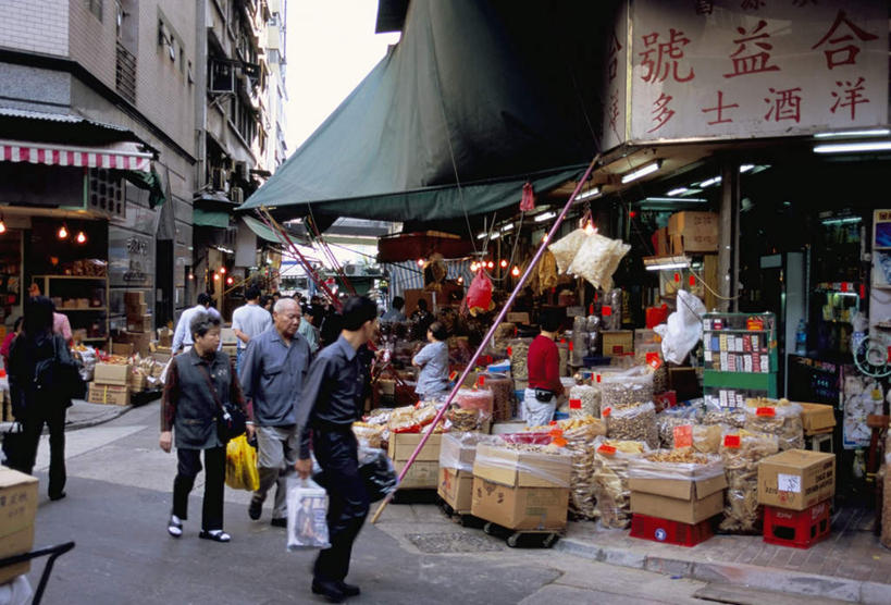 东方人,家,走,横图,室外,白天,正面,旅游,度假,美景,城市风光,城市,道路,建筑,路,公路,香港,中国,亚洲,一排,许多,整齐,塑料,房屋,屋子,景观,公寓,集市,市场,交通,很多,许多人,注视,黄种人,娱乐,货摊,建设,洋房,楼房,住宅,盒子,排列,容器,塑料制品,干货,观察,看,一群人,享受,休闲,景色,放松,观看,储藏,港,察看,储存,队列,关注,东亚,香港岛,香港特别行政区,港澳台,中华人民共和国,港岛,中西区,德辅道,亚洲人,马路,步行,散步,走路,彩图,全身,房子,贮存