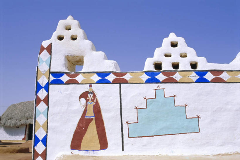 东方人,一个人,无人,站,横图,室外,白天,正面,度假,绘画,美景,城市风光,城市,印度,亚洲,仅一个年轻女性,仅一个女性,仅一个人,阴影,艺术,装饰,光线,影子,房屋,墙,屋子,景观,公寓,黄种人,文化,娱乐,手叉腰,楼房,壁画,墙壁,墙面,住宅,红色,蓝色,蓝天,天空,阳光,天,叉腰,站着,享受,休闲,景色,放松,晴朗,华丽,修饰,点缀,南亚,万里无云,斋浦尔,拉贾斯坦,拉贾普达那,拉贾斯丹,衬托,美观,雅致,雅观,年轻女性,女人,女性,亚洲人,晴空,晴空万里,画画,站立,彩图,全身,房子