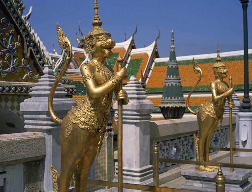 无人,寺庙,横图,室外,白天,正面,雕塑,曼谷,泰国,亚洲,阴影,节日,艺术,装饰,光线,雕刻,雕像,影子,首都,燃烧,文化,黄金,两个,蓝色,蓝天,天空,阳光,香火,工艺品,庙宇,天,祈祷,健康,金色,许愿,宗教,东南亚,信仰,晴朗,纪念,祈求,美术,神仙,主题,陈列,万里无云,泰王国,功能,美学,仙人,平安,晴空,晴空万里,彩图,庙,寺