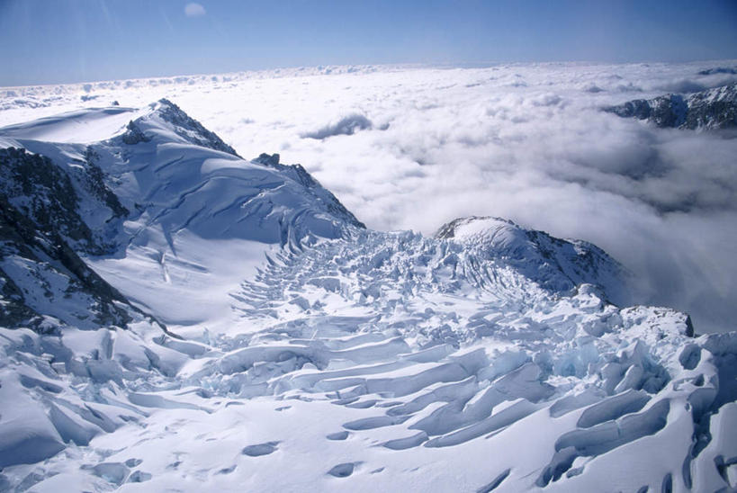 无人,横图,俯视,室外,白天,旅游,度假,美景,山,雪,雪山,大雪,新西兰,脚印,阴影,光线,影子,冰,积雪,景观,山峰,雪景,冬季,冬天,山峦,娱乐,蓝色,蓝天,天空,阳光,自然,天,享受,休闲,景色,放松,寒冷,雪白,晴朗,连绵,足迹,冰冷,绵延,自然风光,大洋洲,洁白,万里无云,严寒,皎洁,纽西兰,冰凉,酷寒,凛冽,凛凛,极冷,行踪,脚迹,长白云之乡,新西兰南岛,绵亘,皎白,明净,晴空,晴空万里,彩图,高角度拍摄