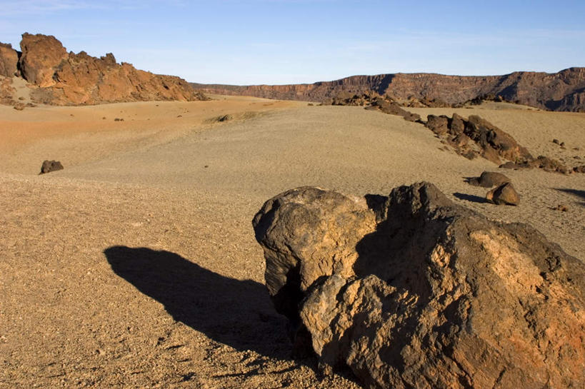 无人,公园,横图,室外,白天,正面,旅游,度假,石头,美景,沙漠,山,山脉,西班牙,欧洲,阴影,光线,沙子,石子,影子,景观,山峰,山峦,娱乐,蓝色,蓝天,天空,阳光,自然,群山,天,享受,休闲,景色,放松,晴朗,国家公园,加纳利群岛,南欧,自然风光,加那利群岛,沉积岩,万里无云,西班牙王国,特内里费岛,水成岩,泰德国家公园,大漠,砂漠,石块,岩石,晴空,晴空万里,彩图