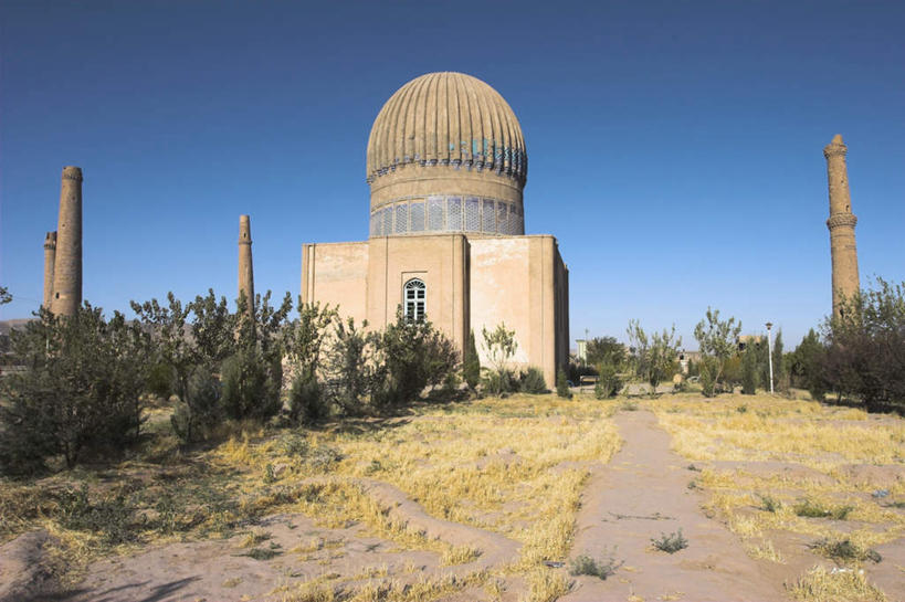 无人,横图,室外,白天,仰视,旅游,度假,草地,草坪,石头,植物,标志建筑,地标,建筑,阿富汗,亚洲,阴影,节日,光线,石子,影子,文化,娱乐,建设,草,树,树木,蓝色,绿色,蓝天,天空,阳光,自然,天,祈祷,享受,休闲,墓地,健康,旅游胜地,放松,许愿,宗教,信仰,生长,晴朗,成长,纪念,祈求,坟墓,陵墓,伊斯兰教,西亚,坟场,万里无云,阿富汗伊斯兰国,赫拉特,平安,石块,岩石,晴空,晴空万里,彩图,低角度拍摄