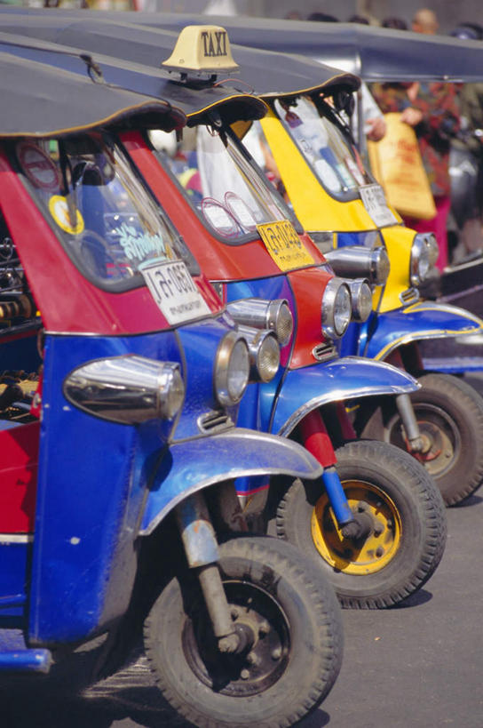 无人,竖图,室外,特写,白天,正面,度假,美景,城市风光,城市,泰国,亚洲,一排,许多,停靠,阴影,整齐,光线,影子,景观,三轮车,很多,娱乐,车,脚踏车,排列,阳光,交通工具,享受,休闲,景色,放松,东南亚,队列,停泊,载具,泰王国,彩图
