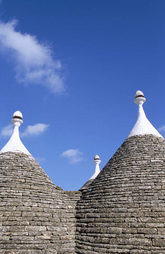 无人,家,竖图,室外,白天,仰视,旅游,度假,标志建筑,地标,建筑,意大利,欧洲,阴影,古老,光线,圆形,影子,砖块,房屋,墙,屋顶,屋子,云,云朵,云彩,顶棚,历史,娱乐,建设,楼房,墙壁,墙面,住宅,古代,蓝色,白云,蓝天,天空,阳光,天,享受,休闲,旅游胜地,放松,晴朗,南欧,意大利共和国,古远,陈腐,阿尔贝罗贝洛,晴空,彩图,低角度拍摄,房子