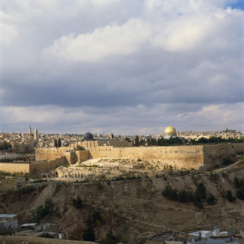 无人,横图,俯视,室外,白天,旅游,度假,石头,名胜古迹,植物,标志建筑,地标,建筑,巴勒斯坦,亚洲,阴影,节日,遗迹,光线,石子,影子,墙,云,云朵,首都,云彩,古迹,文化,文物,娱乐,建设,古建筑,墙壁,墙面,树,树木,蓝色,绿色,白云,蓝天,天空,阳光,自然,天,祈祷,享受,休闲,健康,旅游胜地,放松,许愿,宗教,信仰,生长,晴朗,成长,纪念,祈求,伊斯兰教,清真寺,西亚,古文明,巴勒斯坦国,耶路撒冷,岩石清真寺,圆顶清真寺,平安,石块,岩石,晴空,彩图,高角度拍摄