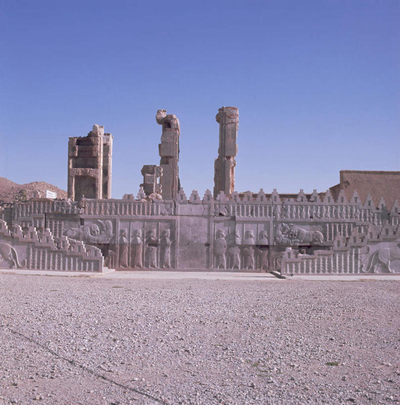 无人,家,竖图,室外,白天,正面,旅游,度假,石头,名胜古迹,标志建筑,地标,建筑,阴影,遗迹,光线,石子,影子,房屋,墙,屋子,首都,古迹,文物,娱乐,建设,古建筑,楼房,墙壁,墙面,住宅,蓝色,蓝天,天空,阳光,天,享受,休闲,旅游胜地,放松,晴朗,古文明,万里无云,阿黑门尼德王朝,阿契美尼德王朝,阿契美尼德帝国,波斯波利斯,波斯帝国,石块,岩石,晴空,晴空万里,彩图,房子