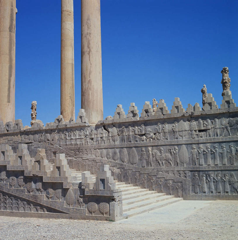 无人,竖图,室外,白天,仰视,旅游,度假,石头,名胜古迹,标志建筑,地标,建筑,雕塑,阴影,遗迹,艺术,装饰,光线,雕刻,雕像,石子,影子,墙,首都,古迹,文物,娱乐,建设,古建筑,石雕,墙壁,墙面,蓝色,蓝天,天空,阳光,工艺品,天,享受,休闲,旅游胜地,放松,晴朗,纪念,美术,主题,陈列,古文明,万里无云,功能,美学,阿黑门尼德王朝,阿契美尼德王朝,阿契美尼德帝国,波斯波利斯,波斯帝国,石块,岩石,晴空,晴空万里,彩图,低角度拍摄