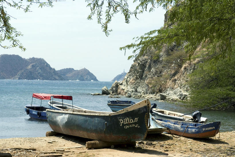 无人,横图,室外,白天,正面,旅游,度假,海浪,海洋,石头,沙滩,山,山脉,植物,船,叶子,美国,一艘,阴影,光线,沙子,石子,影子,海岸,浪花,山峰,游艇,绿叶,沙地,山峦,首都,娱乐,树,树木,蓝色,绿色,蓝天,天空,阳光,自然,海水,交通工具,群山,天,享受,休闲,嫩叶,放松,生长,晴朗,成长,北美,北美洲,载具,美洲,海景,华盛顿特区,万里无云,首府,华盛顿哥伦比亚特区,华府,北亚美利加洲,亚美利加洲,哥伦比亚特区,圣玛尔塔,叶,叶片,大海,风浪,海,海水的波动,海滩,近岸浪,石块,岩石,涌浪,晴空,晴空万里,彩图