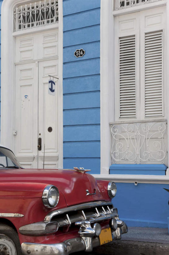 无人,家,竖图,室外,白天,正面,旅游,度假,美景,窗户,门,城市风光,城市,指示牌,汽车,古巴,阴影,光线,标志,文字,影子,百叶窗,房屋,屋子,景观,娱乐,标识,楼房,住宅,车,红色,阳光,门框,交通工具,轿车,享受,休闲,旅游胜地,景色,放松,北美,北美洲,载具,美洲,北亚美利加洲,亚美利加洲,古巴共和国,圣地亚哥.德.古巴,彩图,房子