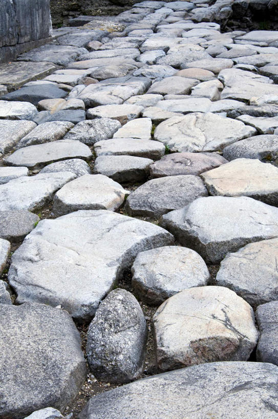 无人,竖图,俯视,室外,白天,旅游,度假,石头,道路,路,法国,欧洲,阴影,光线,石子,影子,小路,交通,娱乐,阳光,享受,休闲,放松,法兰西共和国,法兰西第五共和国,普瓦图.夏朗德,普瓦图.夏朗德大区,维埃纳,石块,岩石,彩图,高角度拍摄