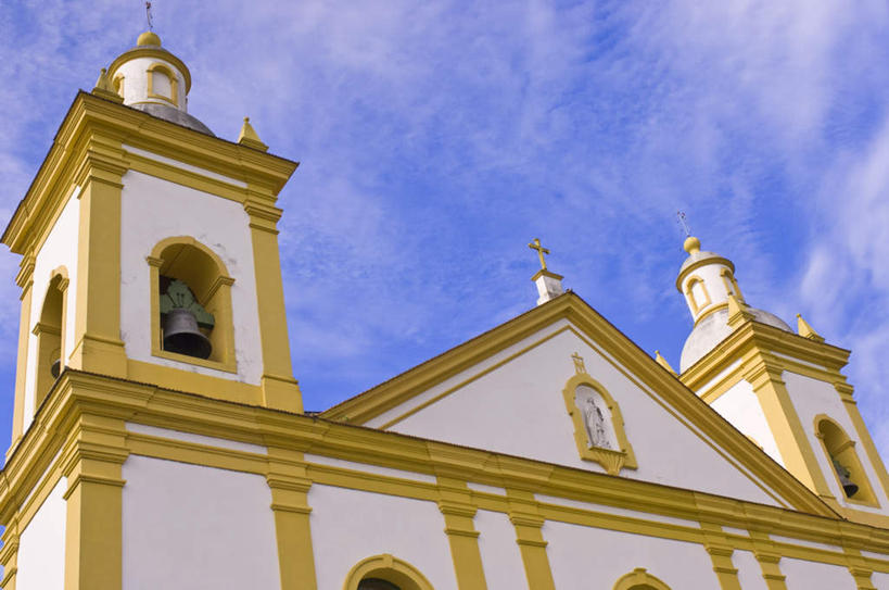 无人,教堂,横图,室外,白天,仰视,旅游,度假,标志建筑,地标,建筑,巴西,阴影,节日,装饰,时间,光线,时钟,影子,墙,云,云朵,计时,云彩,文化,娱乐,建设,墙壁,墙面,蓝色,白色,白云,蓝天,天空,阳光,钟表,天,祈祷,享受,休闲,健康,表,旅游胜地,南美,放松,许愿,宗教,信仰,晴朗,纪念,华丽,修饰,祈求,点缀,南美洲,拉丁美洲,美洲,信念,巴西联邦共和国,首府,亚美利加洲,衬托,美观,雅致,雅观,塔钟,南亚美利加洲,马瑙斯,亚马孙,亚马孙州,平安,钟,晴空,彩图,低角度拍摄,大教堂,礼拜堂