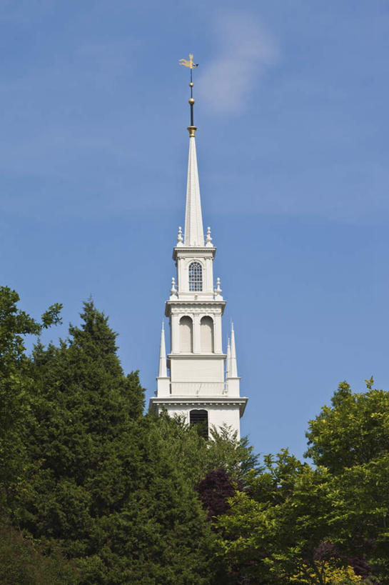 无人,竖图,室外,白天,仰视,旅游,度假,植物,风向标,风向袋,美国,阴影,节日,光线,影子,塔,尖顶,文化,娱乐,树,树木,蓝色,绿色,白色,蓝天,天空,阳光,自然,天,祈祷,享受,休闲,健康,放松,许愿,宗教,信仰,生长,晴朗,成长,纪念,祈求,北美,北美洲,罗得岛,美洲,万里无云,罗德岛,北亚美利加洲,亚美利加洲,罗得岛州,海洋之州,平安,风标,晴空,晴空万里,彩图,低角度拍摄