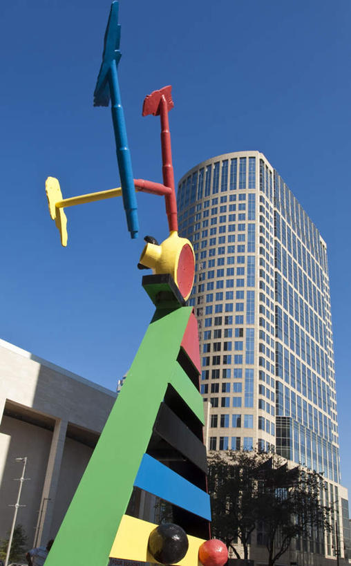 无人,高楼大厦,竖图,彩色,室外,白天,仰视,度假,美景,植物,窗户,城市风光,城市,大厦,道路,建筑,路,摩天大楼,雕塑,美国,阴影,艺术,装饰,光线,雕刻,雕像,影子,墙,屋顶,景观,小路,交通,顶棚,娱乐,玻璃窗,墙壁,墙面,树,树木,一个,蓝色,绿色,蓝天,天空,阳光,自然,工艺品,楼宇,天,享受,休闲,景色,放松,生长,晴朗,单个,成长,纪念,五颜六色,美术,色彩斑斓,北美,北美洲,德克萨斯州,主题,美洲,五彩缤纷,陈列,德克萨斯,万里无云,得州,德州,得克萨斯州,孤星之州,功能,美学,北亚美利加洲,亚美利加洲,五彩斑斓,休斯敦,休士顿,休斯顿,世界石油之都,太空城,五光十色,晴空,晴空万里,彩图,低角度拍摄,大楼,高层建筑,高楼,摩天楼