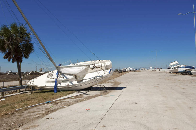帆船,无人,横图,室外,白天,正面,度假,草地,草坪,美景,植物,城市风光,城市,道路,路,船,美国,一艘,阴影,光线,影子,景观,小路,交通,娱乐,草,树,树木,蓝色,绿色,蓝天,天空,阳光,交通工具,天,享受,休闲,景色,放松,生长,晴朗,成长,北美,北美洲,载具,德克萨斯州,美洲,德克萨斯,万里无云,得州,德州,得克萨斯州,孤星之州,北亚美利加洲,亚美利加洲,加尔维斯顿,晴空,晴空万里,彩图