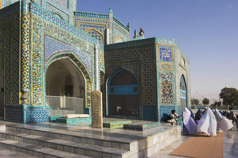 东方人,教堂,站,走,横图,室外,白天,民族服装,旅游,度假,绘画,楼梯,标志建筑,地标,建筑,阿富汗,亚洲,阴影,服装,节日,艺术,装饰,光线,影子,阶梯,墙,许多人,注视,黄种人,文化,娱乐,建设,壁画,墙壁,墙面,台阶,背面,衣服,蓝色,蓝天,天空,阳光,天,观察,看,祈祷,站着,一群人,享受,休闲,健康,旅游胜地,放松,许愿,宗教,服饰,信仰,晴朗,观看,纪念,华丽,修饰,祈求,点缀,察看,衣着,穿着,关注,西亚,信念,万里无云,衬托,美观,雅致,雅观,衣饰,阿富汗伊斯兰国,巴尔赫,巴尔赫省,平安,男人,男性,中年男性,亚洲人,晴空,晴空万里,步行,画画,散步,站立,走路,彩图,全身,传统服装,民俗服,大教堂,礼拜堂