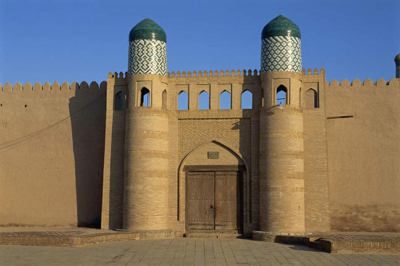 无人,教堂,横图,室外,白天,正面,旅游,度假,窗户,门,标志建筑,道路,地标,建筑,路,乌兹别克斯坦,亚洲,阴影,节日,光线,影子,墙,屋顶,小路,交通,顶棚,文化,娱乐,建设,玻璃窗,墙壁,墙面,蓝色,蓝天,天空,阳光,门框,天,祈祷,享受,休闲,健康,旅游胜地,放松,许愿,宗教,信仰,晴朗,纪念,祈求,中亚,信念,万里无云,乌兹别克斯坦共和国,乌兹别克,平安,晴空,晴空万里,彩图,大教堂,礼拜堂