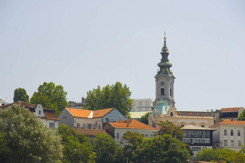 无人,家,教堂,横图,俯视,室外,白天,旅游,度假,植物,窗户,标志建筑,地标,建筑,欧洲,一排,许多,阴影,节日,整齐,光线,影子,房屋,墙,屋顶,屋子,首都,很多,顶棚,文化,娱乐,建设,楼房,玻璃窗,墙壁,墙面,住宅,树,树木,排列,蓝色,绿色,蓝天,天空,阳光,自然,天,祈祷,享受,休闲,健康,旅游胜地,放松,许愿,宗教,信仰,生长,晴朗,成长,纪念,祈求,队列,信念,东欧,万里无云,塞尔维亚,塞尔维亚共和国,贝尔格莱德,平安,晴空,晴空万里,彩图,高角度拍摄,房子,大教堂,礼拜堂