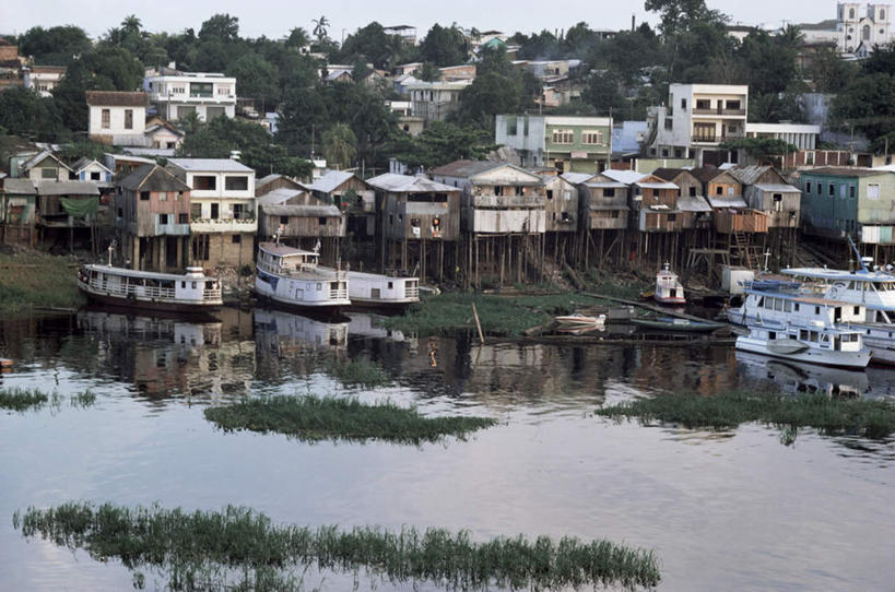 无人,家,横图,俯视,室外,白天,度假,草地,草坪,河流,美景,水,植物,城市风光,城市,轮船,船,巴西,许多,阴影,波纹,光线,影子,房屋,屋子,河水,景观,水流,涟漪,娱乐,楼房,住宅,草,树,树木,排列,蓝色,绿色,倒影,蓝天,水纹,天空,阳光,自然,交通工具,波浪,天,享受,休闲,景色,南美,放松,生长,晴朗,成长,南美洲,倒映,拉丁美洲,载具,美洲,万里无云,巴西联邦共和国,首府,水晕,亚美利加洲,南亚美利加洲,摆列,马瑙斯,亚马孙,亚马孙州,反照,晴空,晴空万里,彩图,高角度拍摄,房子,布列,分列