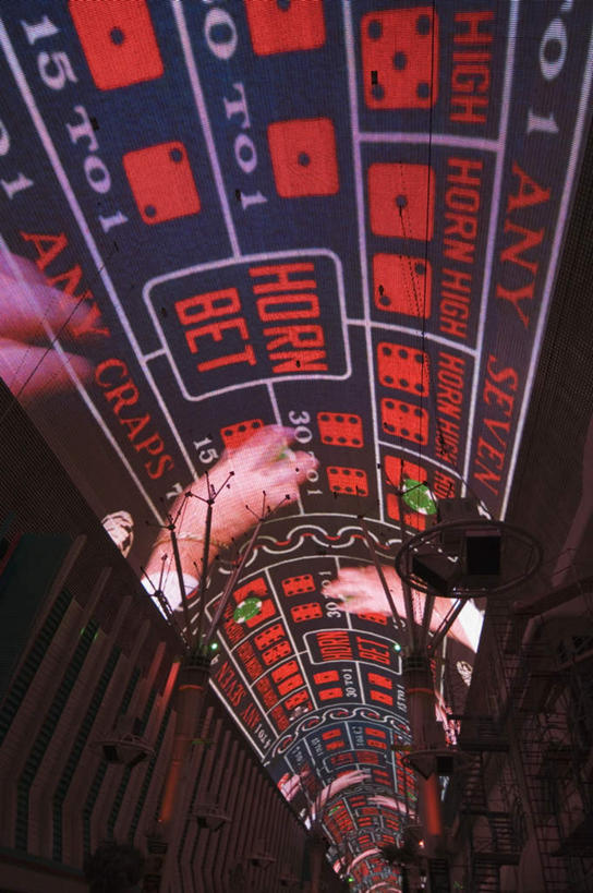 无人,竖图,室内,白天,仰视,城市,照明,美国,英文,壁灯,标志,文字,字符,字母,屋顶,灯光,顶棚,标识,灯,灯具,英文字母,照亮,北美,北美洲,照明设备,美洲,内华达州,拉斯维加斯,北亚美利加洲,亚美利加洲,内华达,北美艾灌木丛州,产银之州,银山州,银之州,赌城,拉斯韦加斯,彩图,低角度拍摄